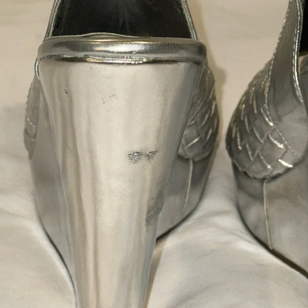 Wet Seal Size 9 Silver Woven Wedge Sandals Disco Party Date Night Barbiecore